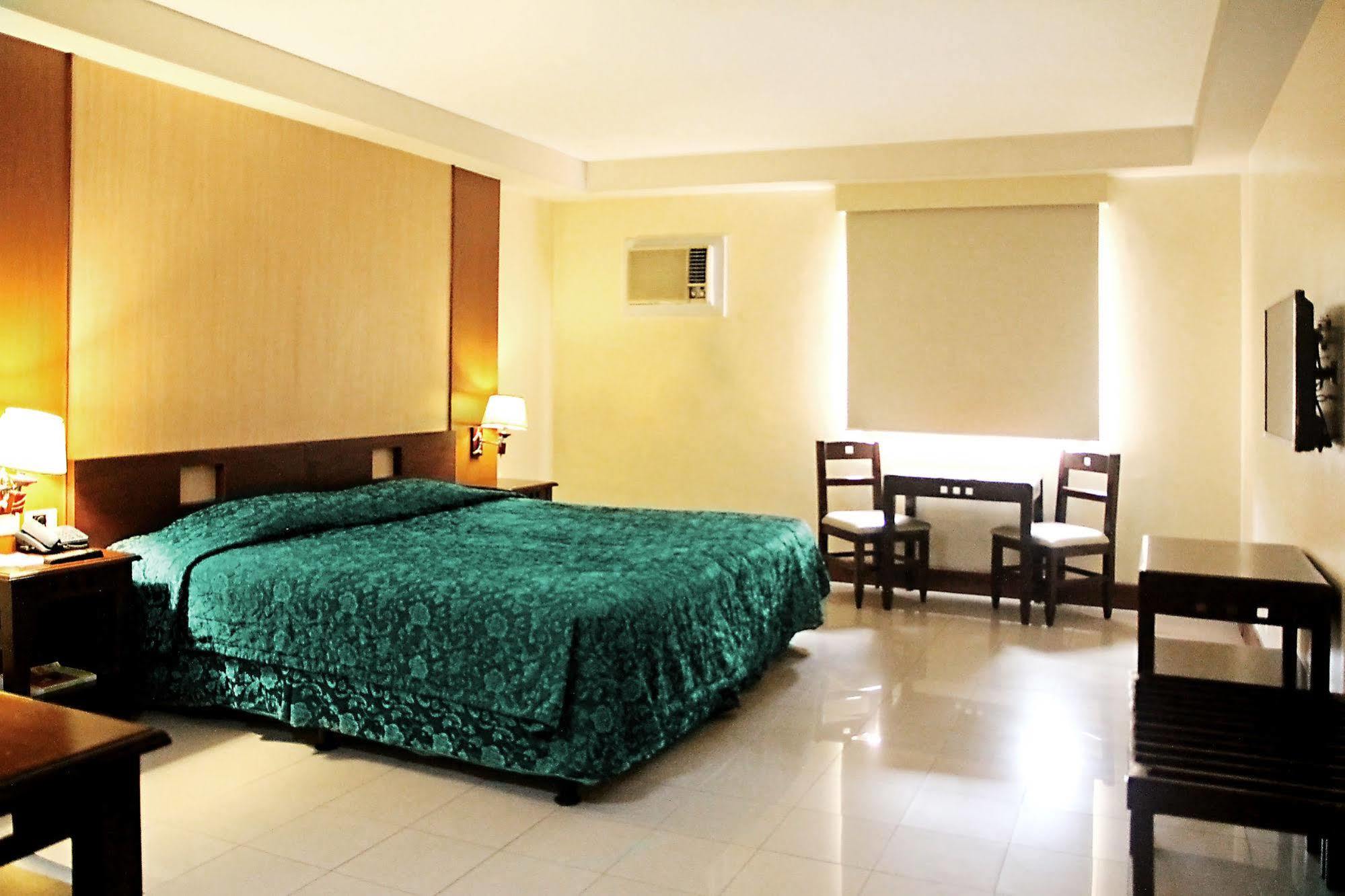 Hotel Cherry Blossoms 3*