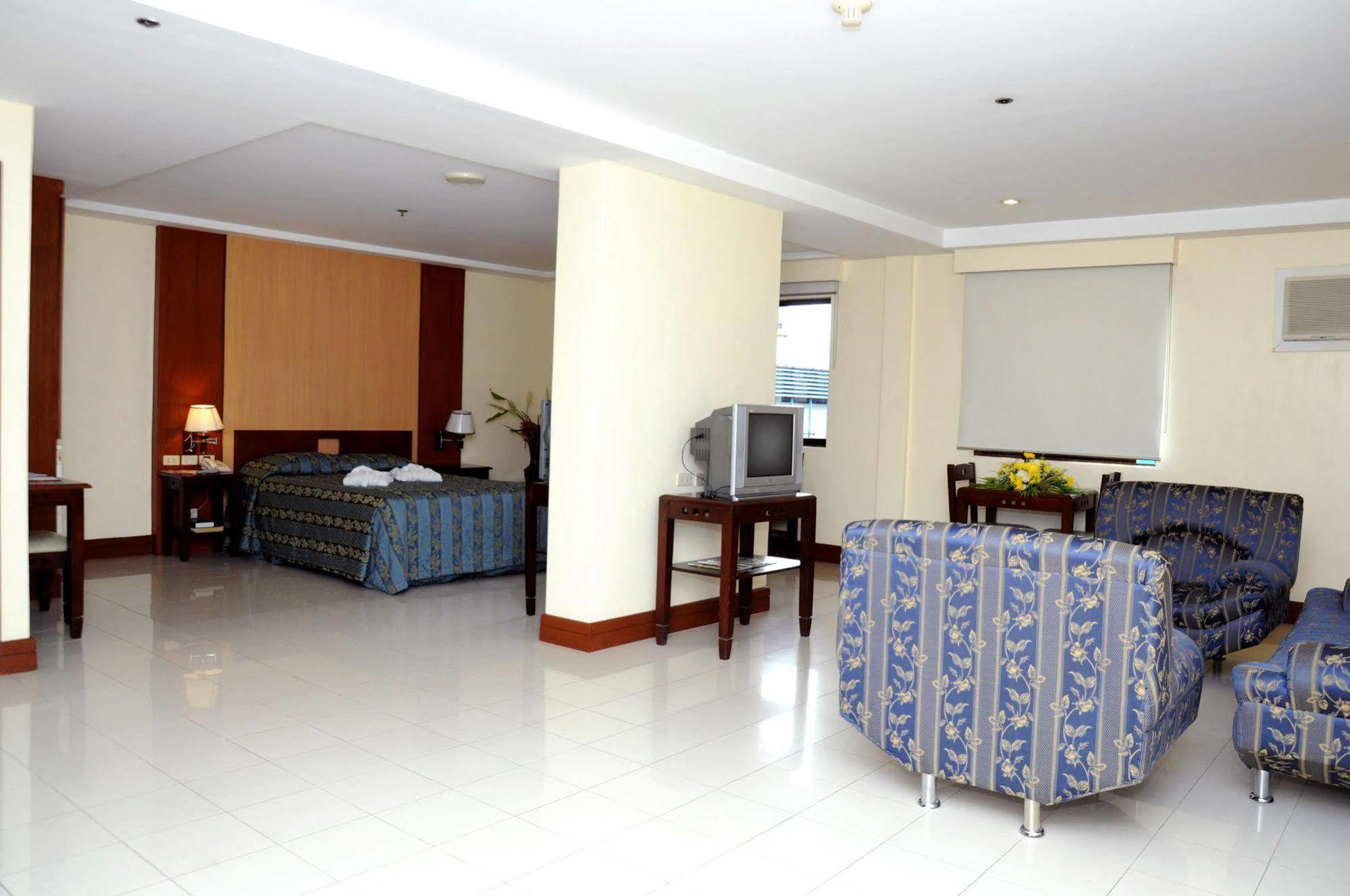 Hotel Cherry Blossoms Manila