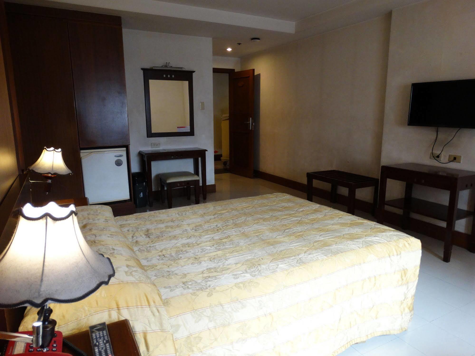 Hotel Cherry Blossoms 3*